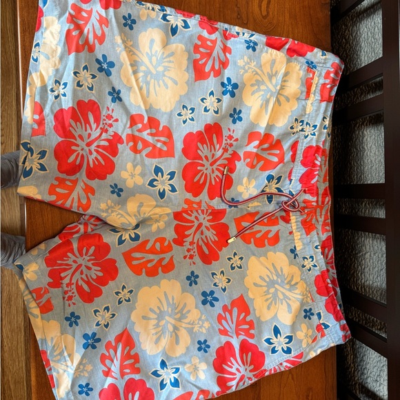 Floral Men’s Peter Millar Swim Trunks - Red White and Blue, Large - Picture 1 of 6